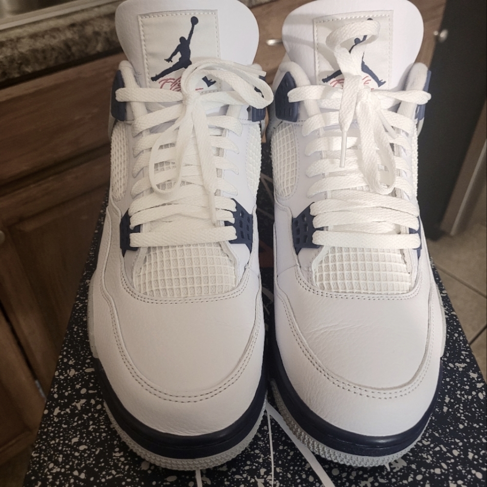 Jordan 4s